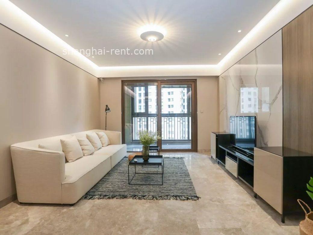 Addtional big interior balcony (Used as Laundry) enjoys greenery and peaceful garden view.